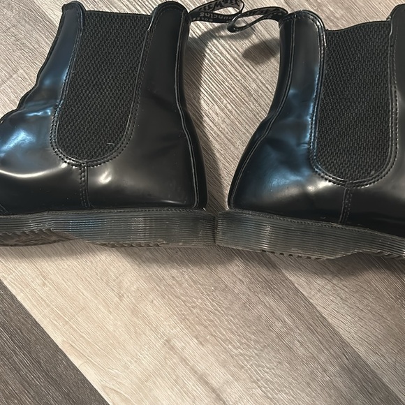 Dr. Martens Flora Boot - Picture 8 of 8